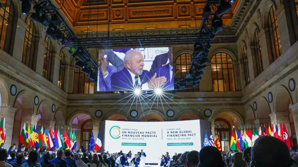 Na Cúpula de Paris, Lula cobra países ricos por combate a desigualdade e crise climática. Ao lado de Macron, petista diz que ‘está louco’ para fechar acordo com a UE