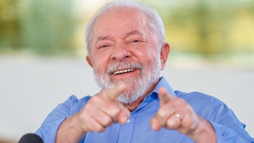 Em live semanal, Lula critica juros do consignado, dizendo que crédito é ‘triplamente caro’