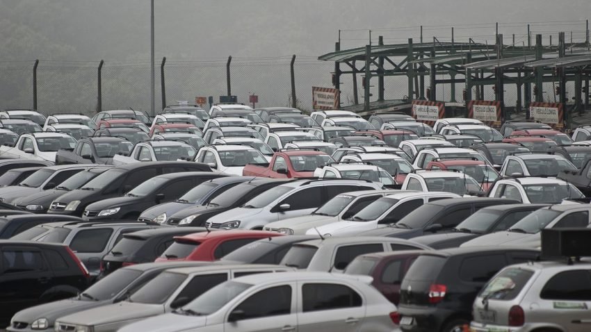 Com programa do governo Lula, vendas de carros zero sobem 7,39% em junho, segundo a Fenabrave