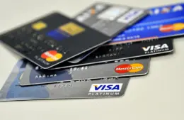 Taxa média do rotativo do cartão de crédito atinge 429,5% ao ano em junho