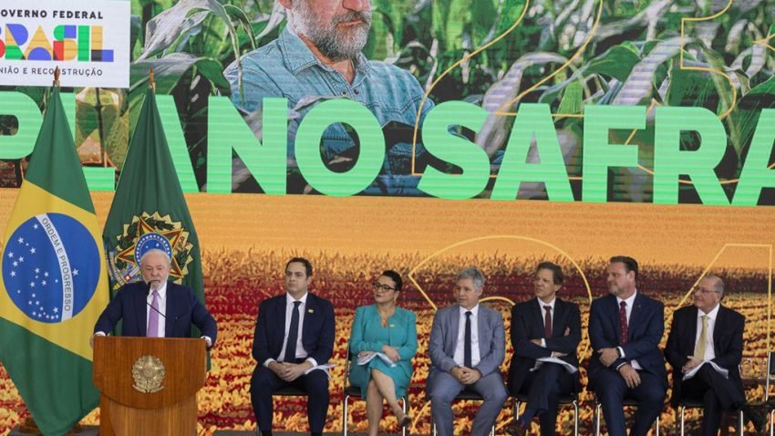 Em aceno ao agronegócio, Lula divulga Plano Safra 2023/24 com valor recorde de R$ 364 bi