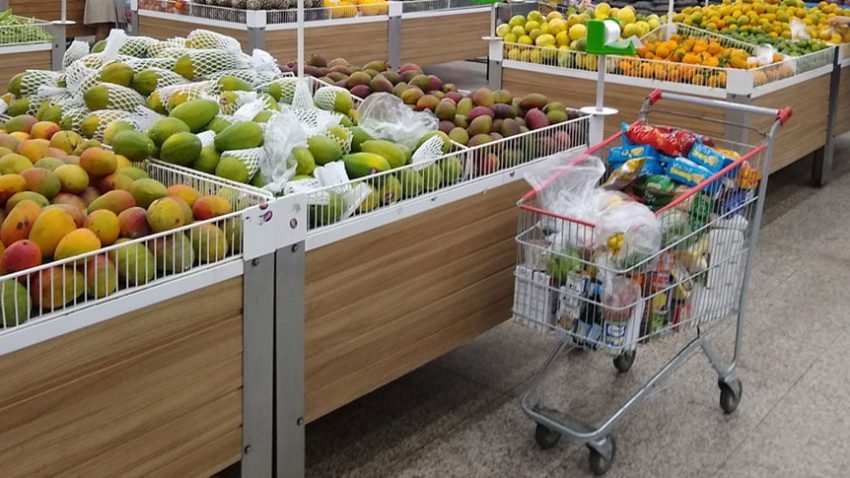 Inflação sobe 0,42% em janeiro, pressionada por alta dos alimentos
