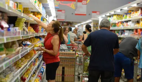 Confiança do consumidor atinge maior nível desde 2019