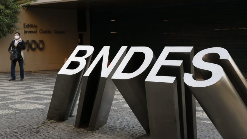 Mercadante prevê R$ 50 bilhões do BNDES em contratos para infraestrutura