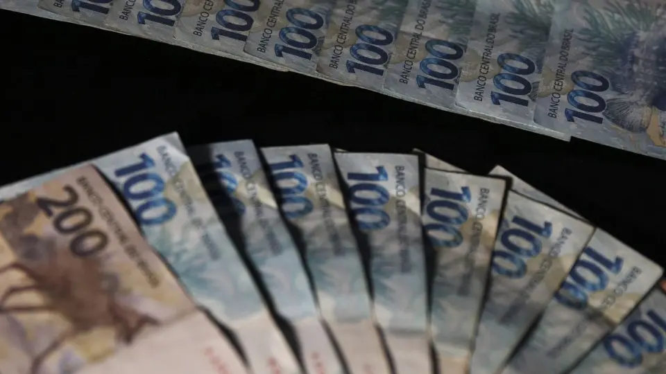 Arrecadação federal chega a R$ 215,6 bilhões em outubro