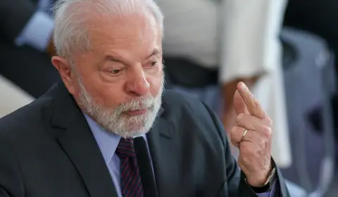 Após o aumento da arrecadação em janeiro, Lula propõe discutir mudanças no limite de gastos com o Congresso