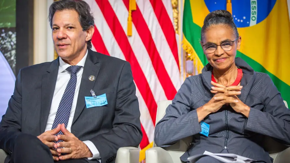 Brasil lança ‘títulos verdes’ na Bolsa de Nova York. Haddad discute parcerias com John Kerry em reunião bilateral