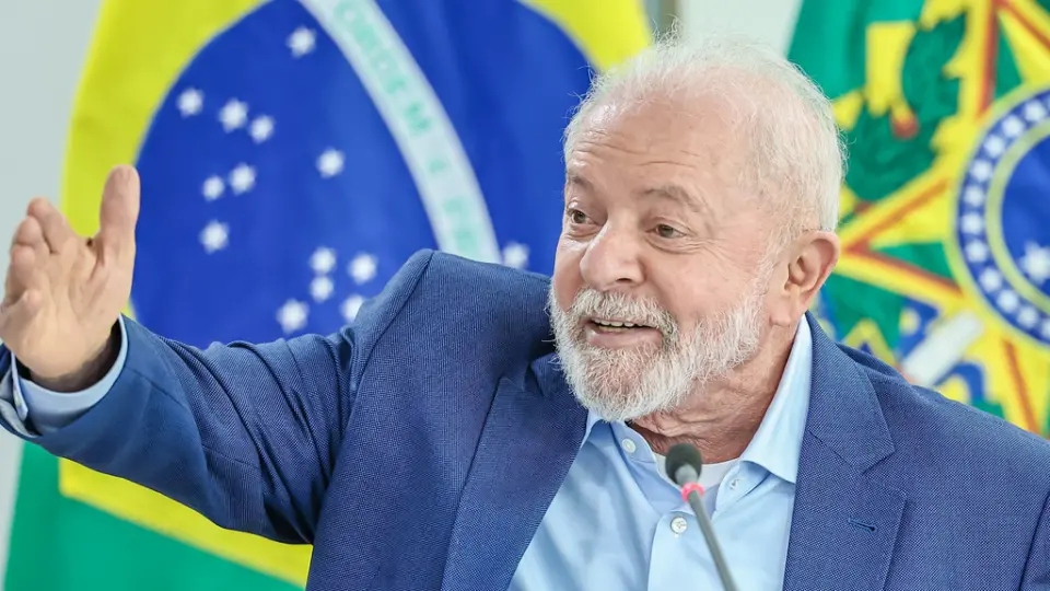Lula discute com ministros e lideranças pauta para elevar a arrecadação