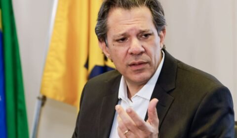 Governo brasileiro está preocupado com possível vitória de Milei nas eleições argentinas do domingo, diz Haddad