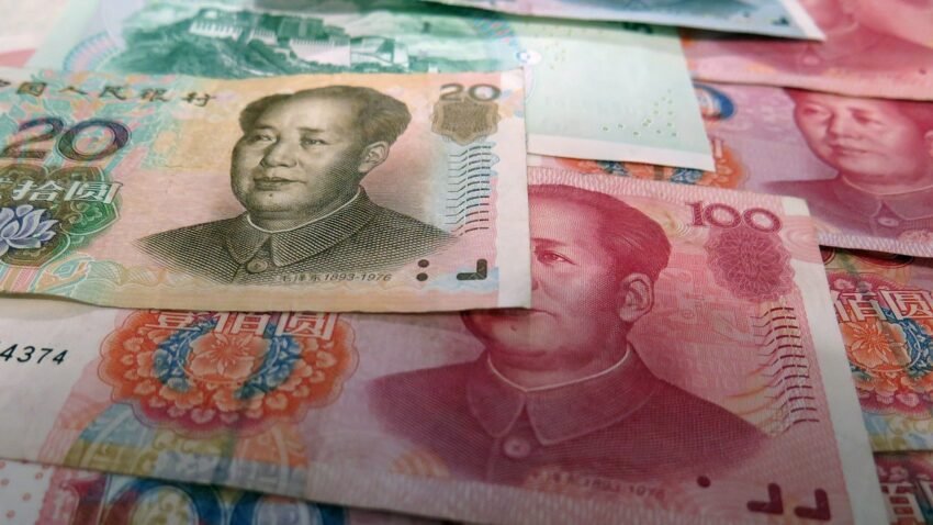 No dia em que o dólar bate na casa dos R$ 5,15, China e Brasil realizam primeira operação comercial em moeda local