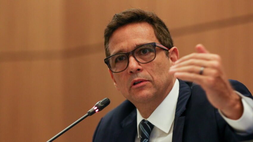 Em momento de tensão com servidores, Campos Neto negocia com Haddad ampliação da autonomia do Banco Central