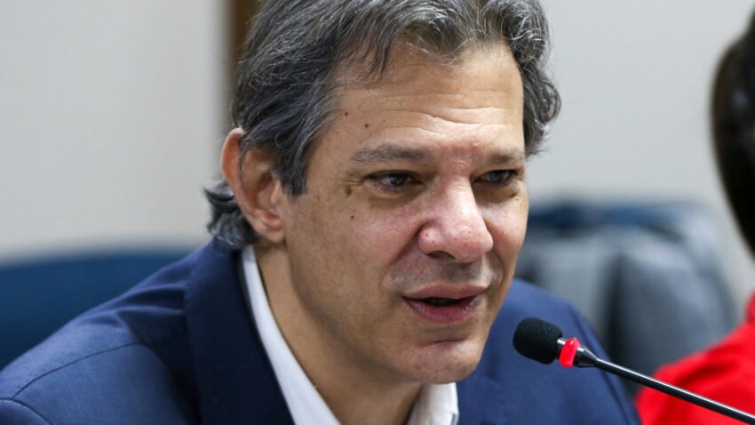 Manutenção da queda da Taxa Selic dependerá do exterior, diz Haddad