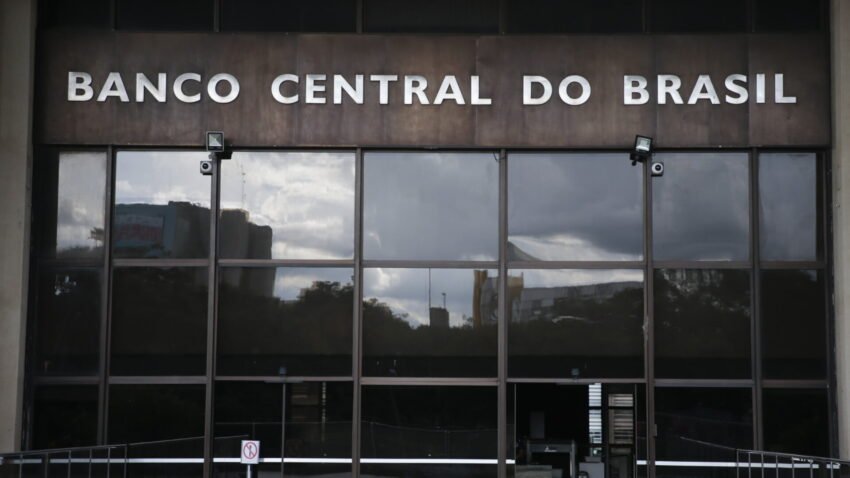 Setor público registra superávit de R$ 1,1 bilhão em março, aponta Banco Central
