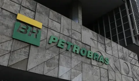Petrobras abre investigação administrativa de venda de refinaria pelo governo Bolsonaro