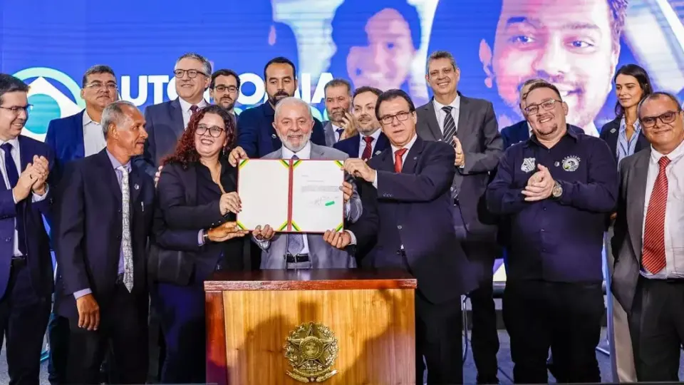 “Não podemos voltar à época em que só havia deveres e não direitos”, diz Lula ao assinar proposta para motoristas de aplicativos