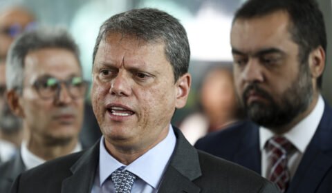 Só faltava essa: Tarcísio se diz contrário à política de valorização do salário mínimo implementada pelo governo Lula