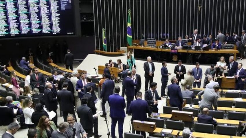 Por meio de ‘jabuti’, Câmara aprova mudança no arcabouço fiscal que libera R$ 15,7 bi ao governo