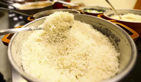 Ministério da Agricultura negocia com varejistas para não deixar faltar arroz e evitar escalada de preços do produto