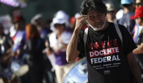 Governo propõe revogar portaria de Bolsonaro se professores de federais encerrarem greve