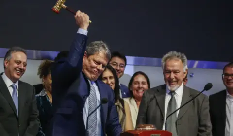 Bandeira de Tarcísio, terceirização na Artesp vira alvo de fiscalização do TCE por suspeita de conflitos de interesses