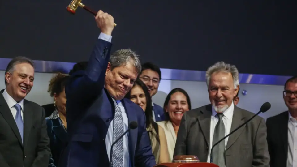 Bandeira de Tarcísio, terceirização na Artesp vira alvo de fiscalização do TCE por suspeita de conflitos de interesses