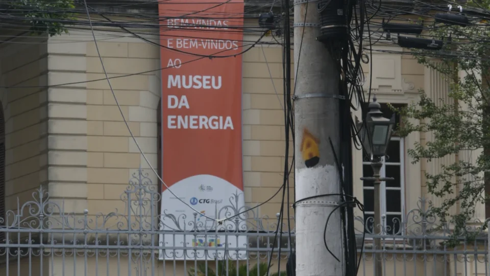 A cara da privatização: Enel contrata apenas 34% dos eletricistas prometidos. Sindicato diz que empresa segue demitindo