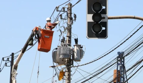 Câmara quer prefeitos fiscalizando serviço de energia elétrica